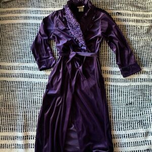 Amanda stewart Cozy Wear Size small purple velvet women’s robe